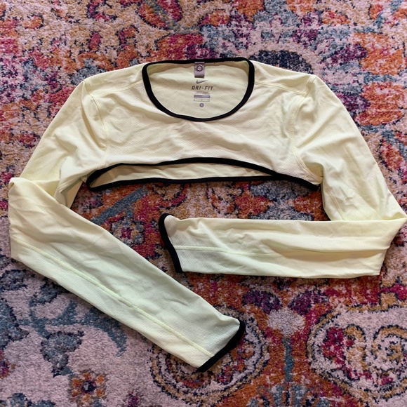Nike dri fit shrug - Picture 1 of 6